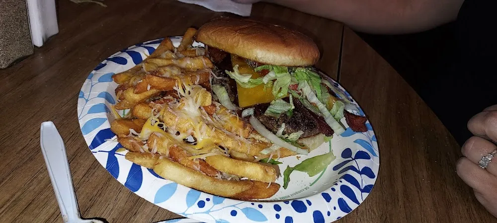 Cheeseburger with Fries